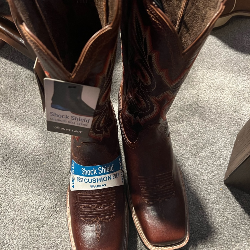 ARIAT WOMEN'S BREAKOUT RUSTIC WESTERN PERFORMANCE BOOTS